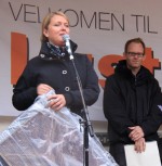 Iren Vatne frå Reisemål Sogndal og Luster tek imot målprisen 2011 